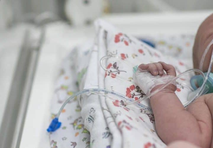 En Ukraine, des nouveau-nés naissent dans le sous-sol d'un hopital