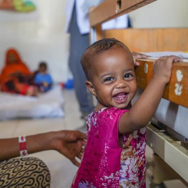 Obsinale, un an, se remet de la malnutrition à l'hôpital d'Hargeisa, en Somalie, le 19 juin 2022.