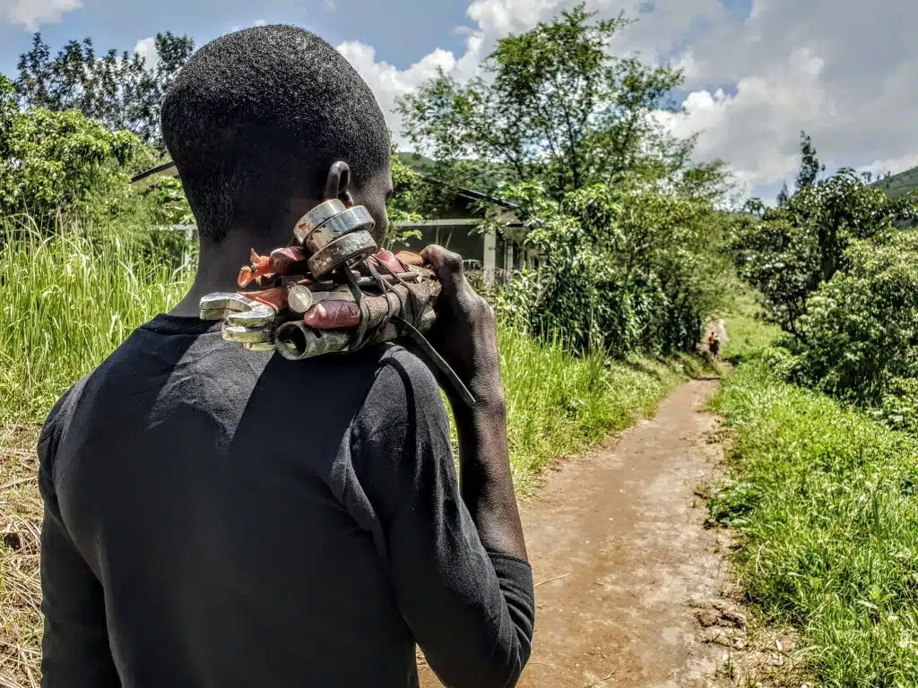 Pendant la guerre, on pouvait passer des jours sans manger. C'est pourquoi j'ai décidé de rejoindre le groupe, espérant que la vie y serait meilleure