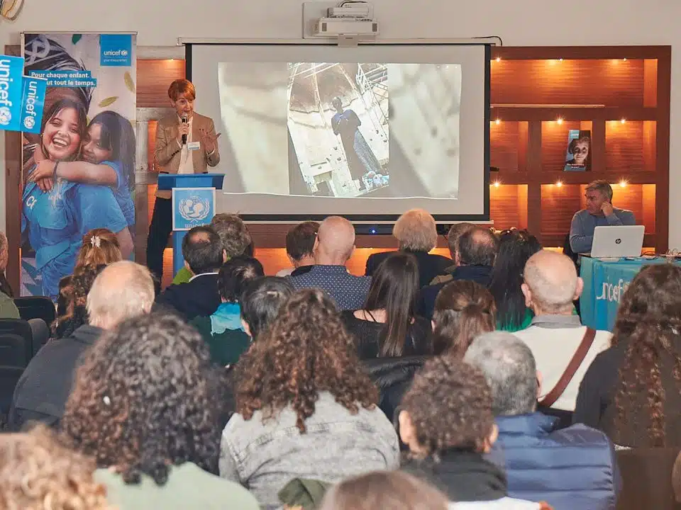 Photo prise à Marseille, le 16 mars 2024, lors de l’Assemblée générale de l’UNICEF Alpes Provence. © UNICEF/Anne-Sophie Nival