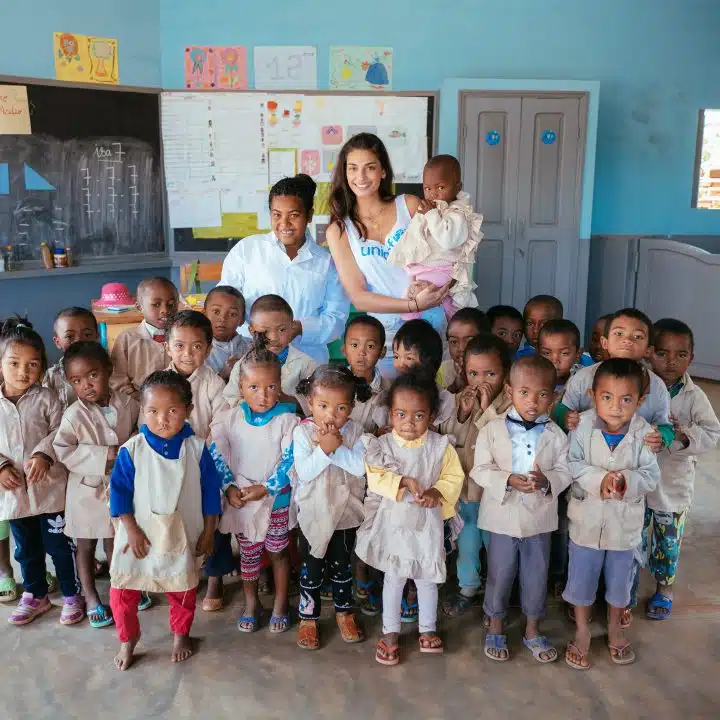 Mission à Madagascar de Tatiana Silva , ambassadrice de l'UNICEF. Visite du site de Loh Anosy (40km d'Antananarivo), qui regroupe une école primaire et periscolaire et un centre de santé financés par l'UNICEF. © Benjamin Decoin / UNICEF France