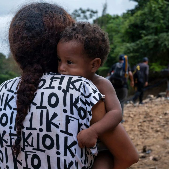En 2023, le Panama a enregistré 113 180 enfants et plus de 1 000 femmes enceintes qui ont transité par la jungle de Darien sur un total de 520 085 personnes. Soit trois fois plus qu'en 2022© UNICEF/UNI544136/Lepage