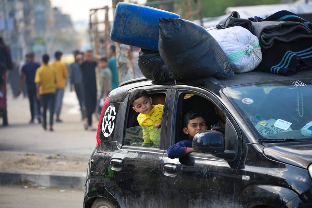 L'escalade des hostilités à Rafah, au sud de la bande de Gaza, ont conduit une fois de plus au déplacement de plusieurs milliers de familles © UNICEF/UNI580041/El Baba