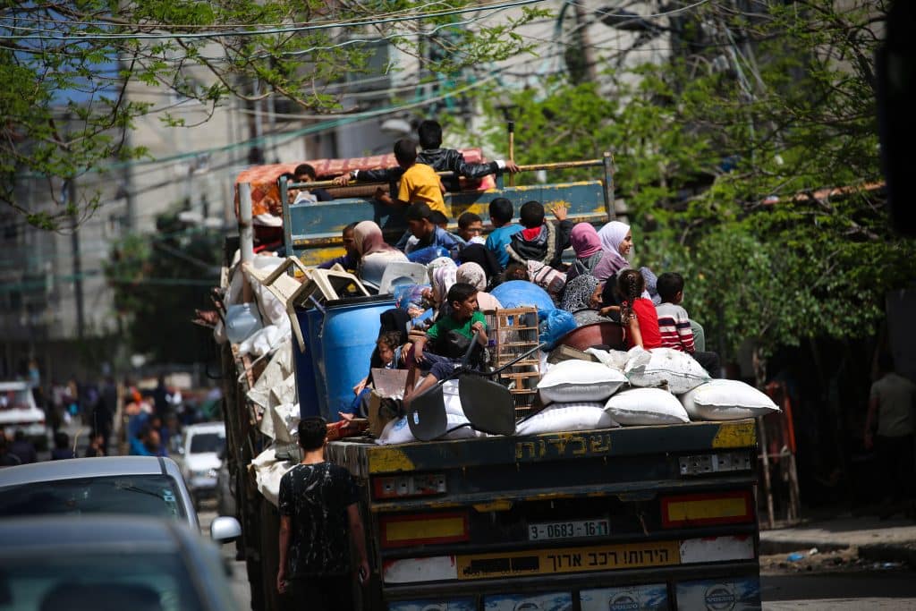 L'escalade des hostilités à Rafah, au sud de la bande de Gaza, ont conduit une fois de plus au déplacement de plusieurs milliers de familles © UNICEF/UNI580045/El Baba