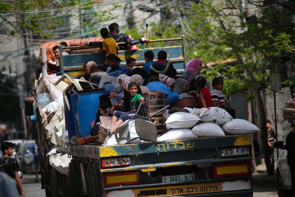 L'escalade des hostilités à Rafah, au sud de la bande de Gaza, ont conduit une fois de plus au déplacement de plusieurs milliers de familles © UNICEF/UNI580046/El Baba
