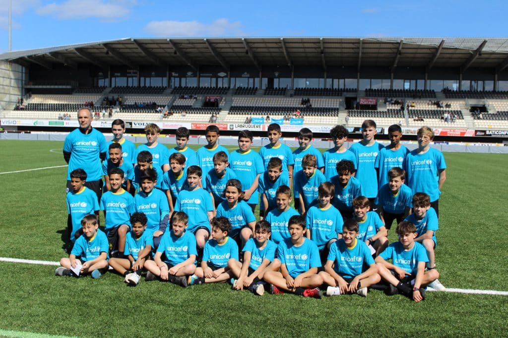 Dans le comité de Gironde, lors du match de gala à Mont-de-Marsan, où une vingtaine de bénévoles étaient présents, plus de 15 000 euros ont été récoltés en faveur de l'UNICEF. © UNICEF/France
