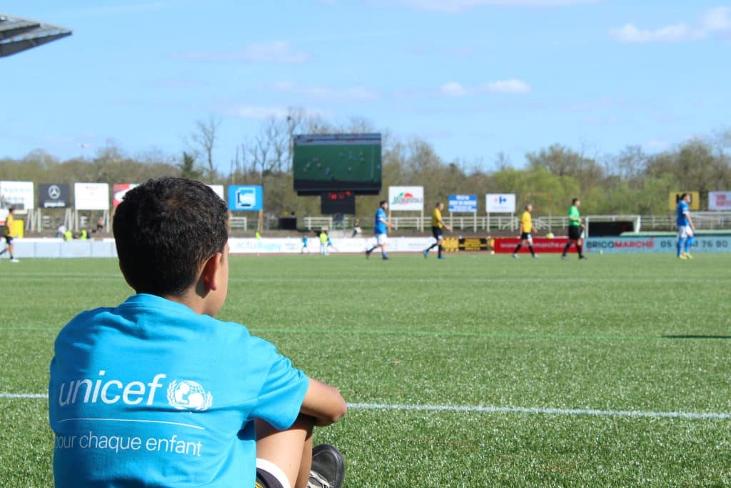 Dans le comité de Gironde, lors du match de gala à Mont-de-Marsan, où une vingtaine de bénévoles étaient présents, plus de 15 000 euros ont été récoltés en faveur de l'UNICEF. © UNICEF/France