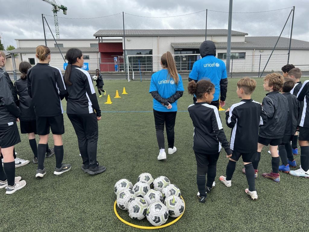 L’édition d’UNIday 2024 profite de l’accueil des Jeux olympiques et paralympiques pour mobiliser les enfants et les jeunes autour du sport. © UNICEF France