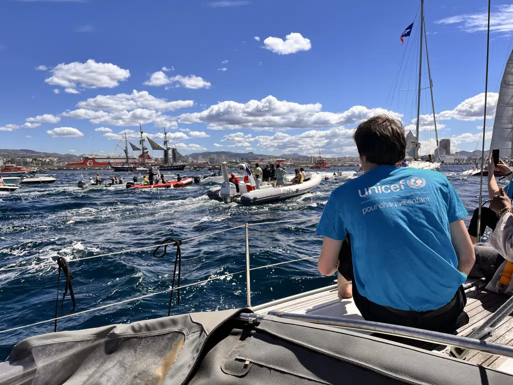 Le 8 mai 2024, les équipes et bénévoles de l'UNICEF France étaient mobilisés pour l'arrivée de la flamme olympique à Marseille © UNICEF/France