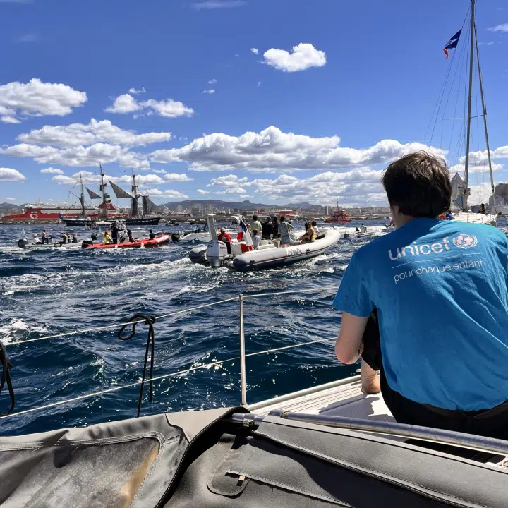 Le 8 mai 2024, les équipes et bénévoles de l'UNICEF France étaient mobilisés pour l'arrivée de la flamme olympique à Marseille © UNICEF/France