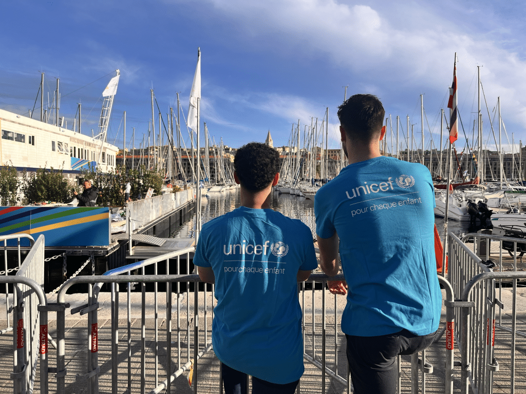 Le 8 mai 2024, les équipes et bénévoles de l'UNICEF France étaient mobilisés pour l'arrivée de la flamme olympique à Marseille © UNICEF/France