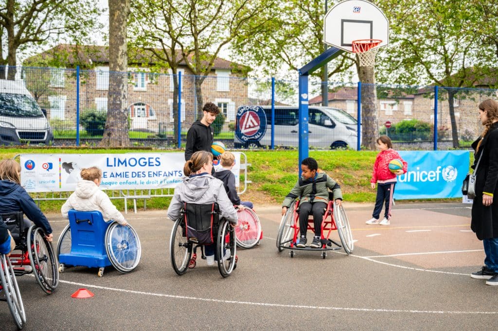 L’édition d’UNIday 2024 profite de l’accueil des Jeux olympiques et paralympiques pour mobiliser les enfants et les jeunes autour du sport. © UNICEF France/Lea Schneider